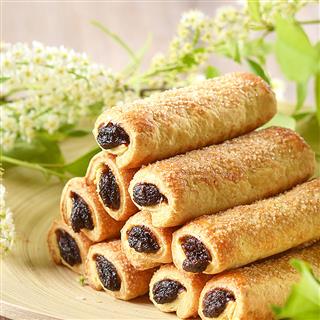 pechene-sloyonoe-«lixachyovskoe-s-cheryomuxoj»,-s-makom768x768_jpg_193116