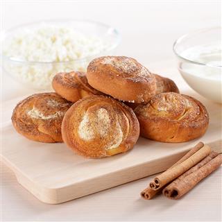 ЛИХАЧЕВА Пирог ПЛЮШКИ творожный десерт и корица  1*1,5