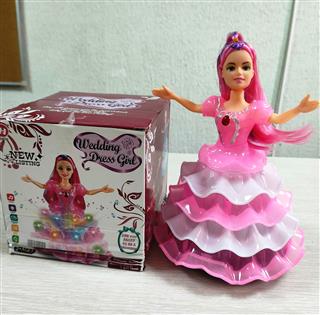 Игрушка КУКЛА ОЗОРНИЦА на батарейках  1*1