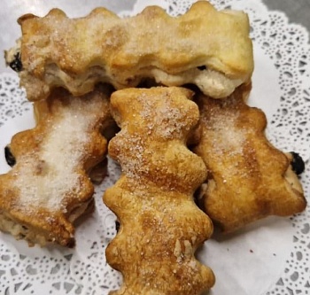 АЛТАЙСКИЕ ВКУСНЯШКИ Печенье слоеное УЛЫБКА творог/изюм  1*1,2