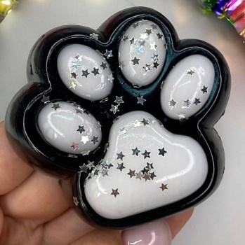 Игрушка Мялка -Сквиш ЛАПКА со звездами черная 81гр /8*7,5*2,5см/   1*16 Игрушка Мялка -Сквиш ЛАПКА со звездами черная 81гр /8*7,5*2,5см/   1*16