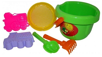 Игрушка НАБОР ДЛЯ ПЕСОЧНИЦЫ №34 Ведро большое, ситечко, формочки (самосвал + паровоз), савок, грабел Игрушка НАБОР ДЛЯ ПЕСОЧНИЦЫ №34 Ведро большое, ситечко, формочки (самосвал + паровоз), савок, грабел
